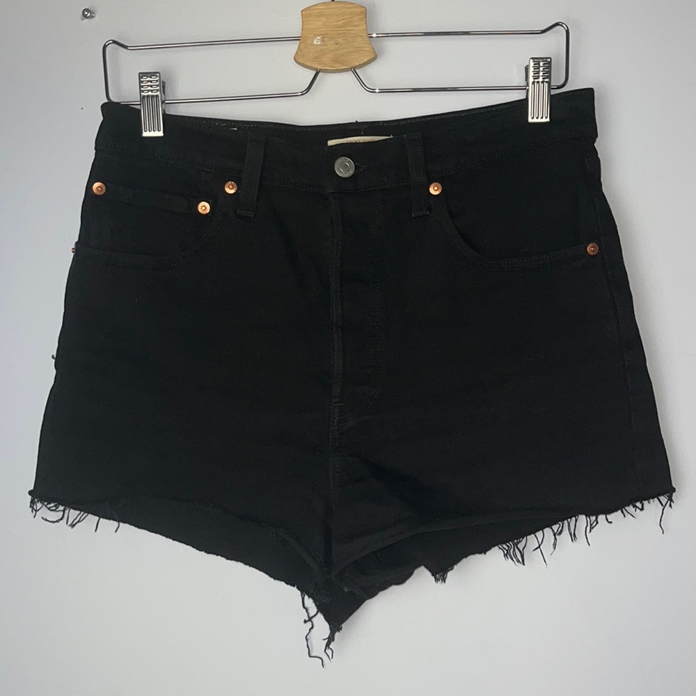 Levi’s Ribcage shorts